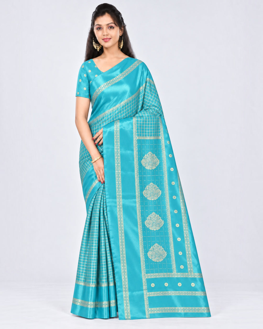 பெண்களுக்கான துருக்கி சில்க் புடவை மற்றும் பிளவுஸ் பீஸ் – அக்வா ப்ளூ கோல்டு செக்ஸ் | பாரிஸ் பியூட்டி