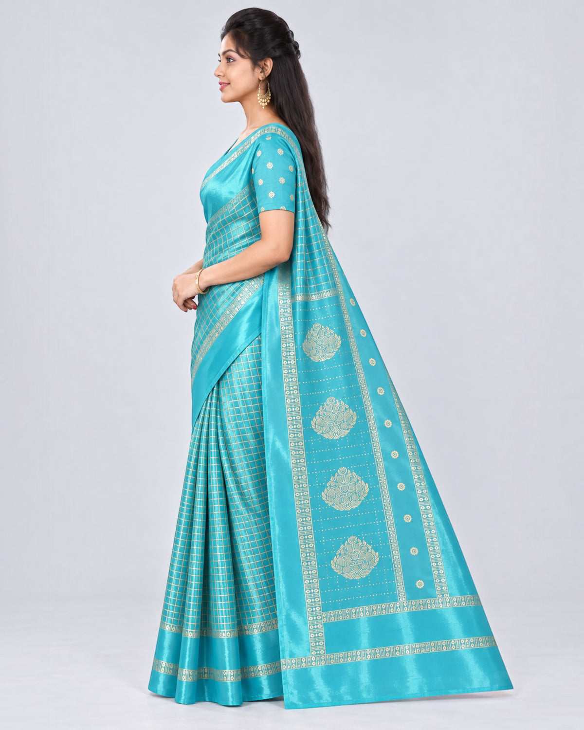 பெண்களுக்கான துருக்கி சில்க் புடவை மற்றும் பிளவுஸ் பீஸ் – அக்வா ப்ளூ கோல்டு செக்ஸ் | பாரிஸ் பியூட்டி