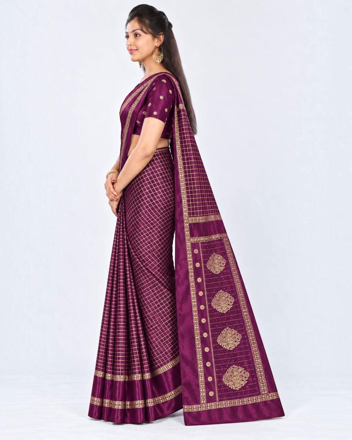 பெண்களுக்கான டர்க்கி சில்க் புடவை மற்றும் பிளவுஸ் பீஸ் – டீப் பிளம் கோல்ட் செக்ஸ் | பாரிஸ் பியூட்டி