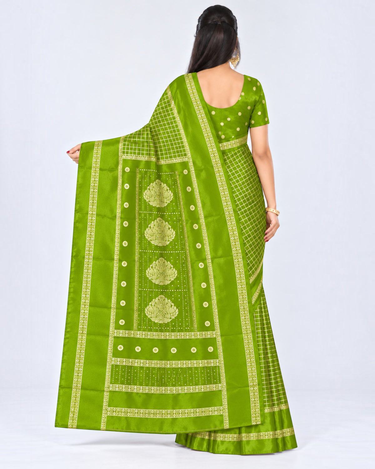 பெண்களுக்கான டர்க்கி சில்க் புடவை மற்றும் பிளவுஸ் பீஸ் – லைம் கிரீன் கோல்ட் செக்ஸ் | பாரிஸ் பியூட்டி