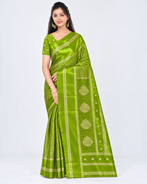 பெண்களுக்கான டர்க்கி சில்க் புடவை மற்றும் பிளவுஸ் பீஸ் – லைம் கிரீன் கோல்ட் செக்ஸ் | பாரிஸ் பியூட்டி