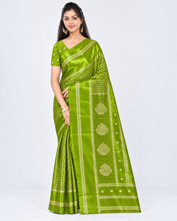 பெண்களுக்கான டர்க்கி சில்க் புடவை மற்றும் பிளவுஸ் பீஸ் – லைம் கிரீன் கோல்ட் செக்ஸ் | பாரிஸ் பியூட்டி