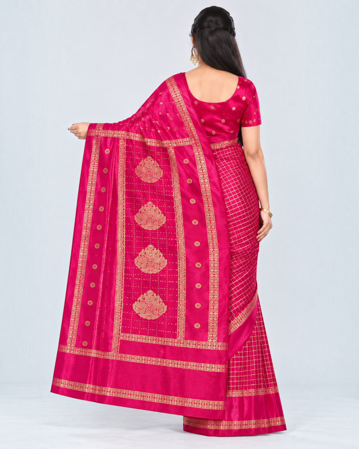 பெண்களுக்கான டர்க்கி சில்க் புடவை மற்றும் பிளவுஸ் பீஸ் – ராணி பிங்க் கோல்டு செக்ஸ் | பாரிஸ் பியூட்டி