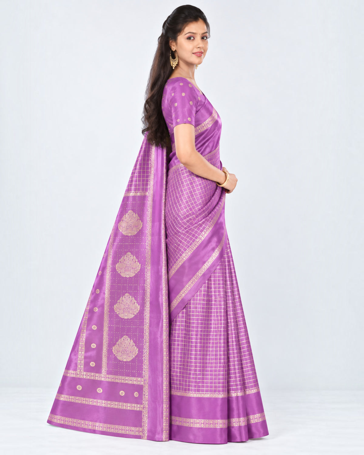 பெண்களுக்கான டர்க்கி சில்க் புடவை மற்றும் பிளவுஸ் பீஸ் – லைட் ஆர்க்கிட் பர்பிள் கோல்ட் செக்ஸ் | பாரிஸ் பியூட்டி