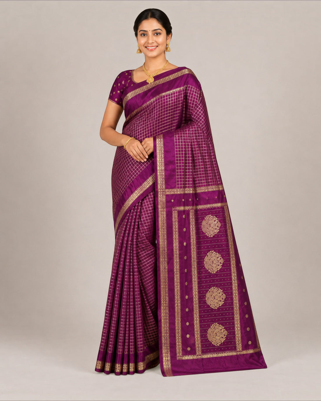 பெண்களுக்கான டர்க்கி சில்க் புடவை மற்றும் பிளவுஸ் பீஸ் – ஒயின் கோல்டு செக்ஸ் | பாரிஸ் பியூட்டி