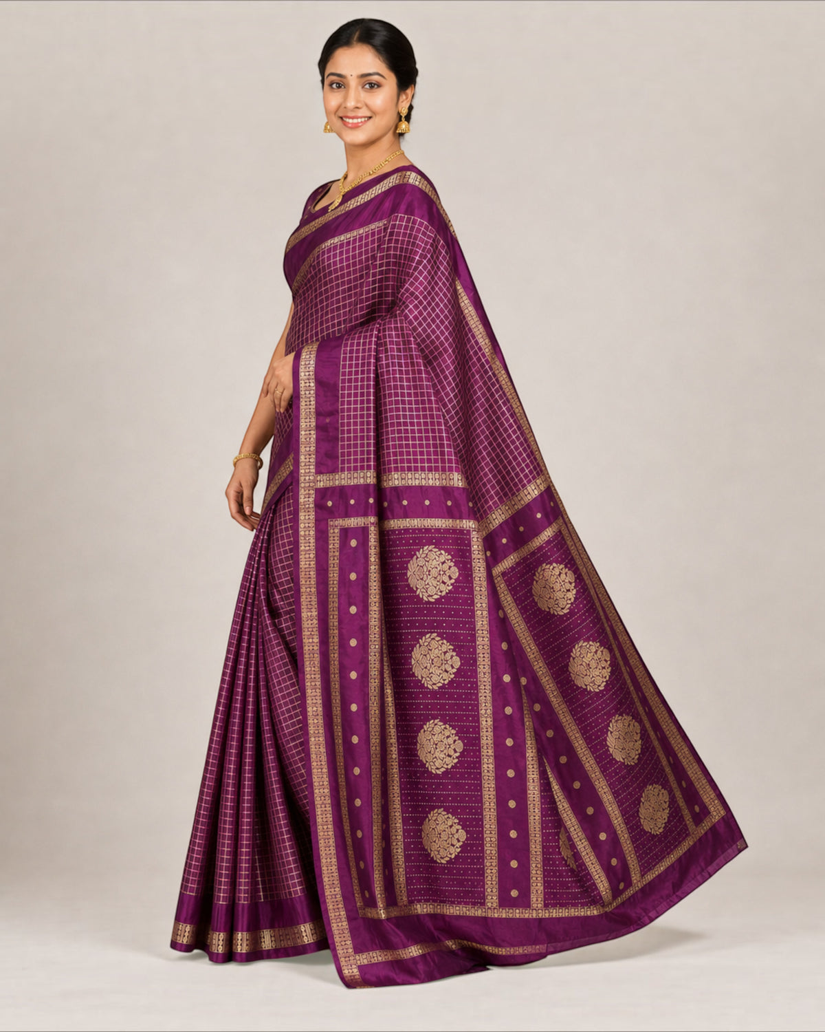 பெண்களுக்கான டர்க்கி சில்க் புடவை மற்றும் பிளவுஸ் பீஸ் – ஒயின் கோல்டு செக்ஸ் | பாரிஸ் பியூட்டி